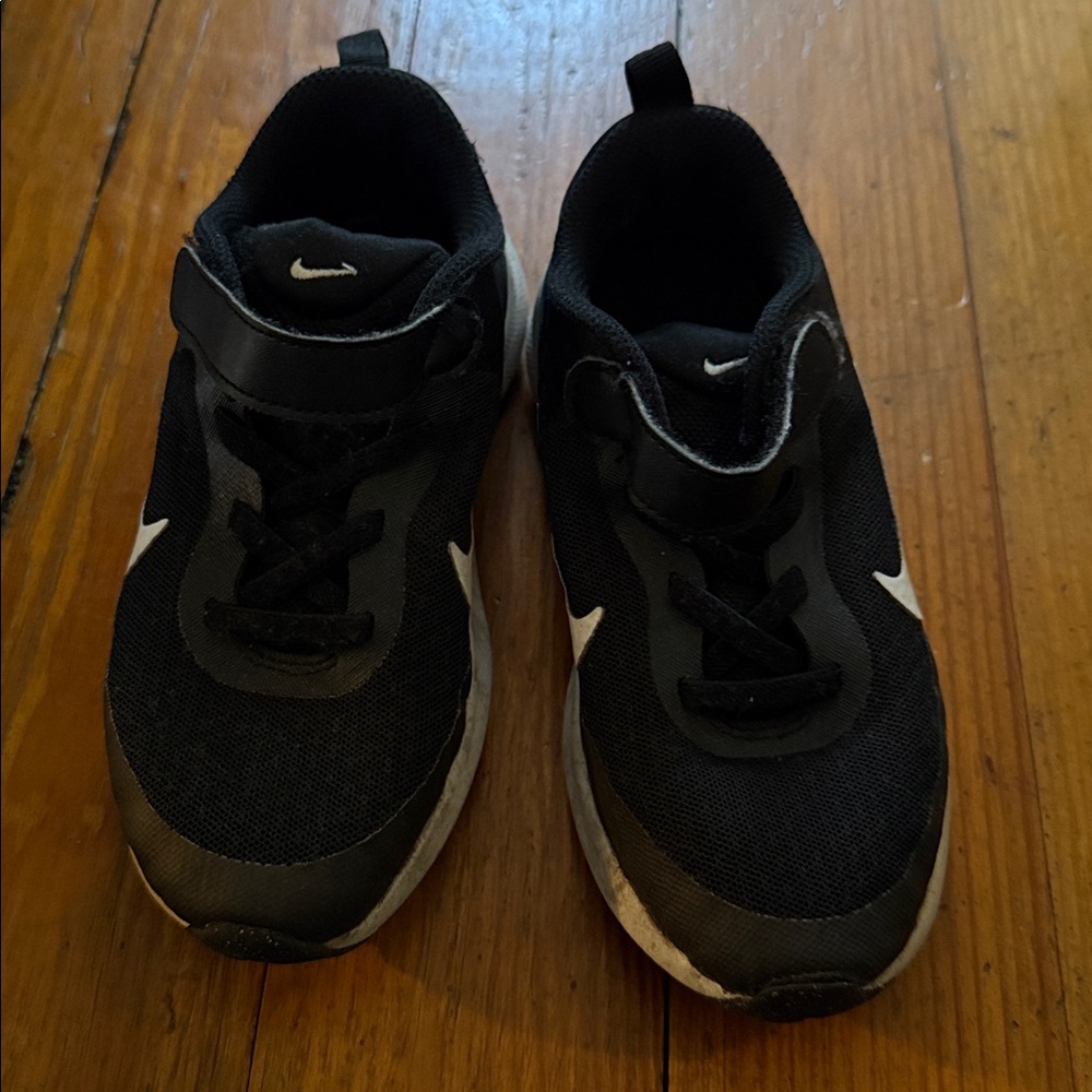Nike Black and White Athletic Shoes